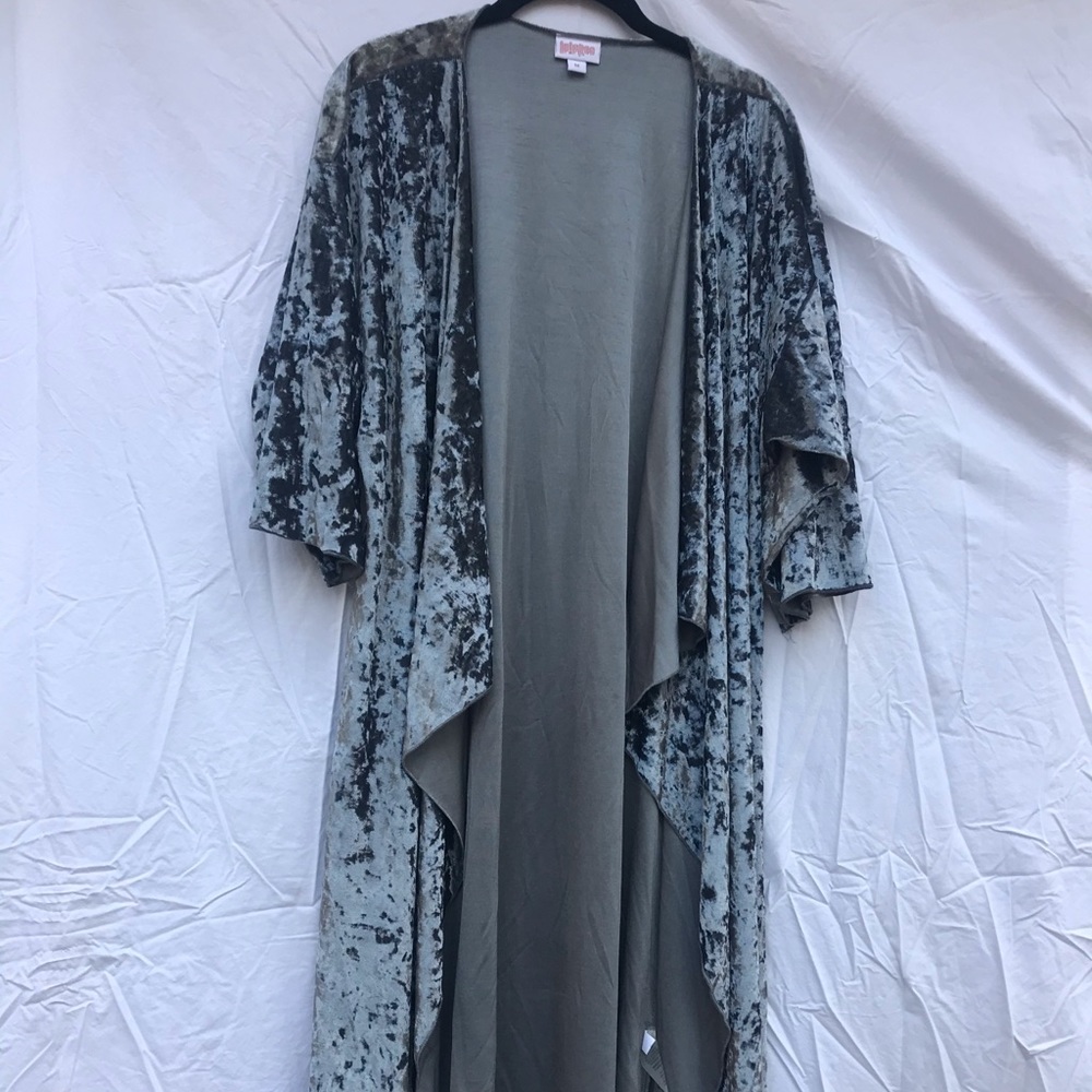 🖤 Closet Cleanout 🖤 LuLaRoe Shirley Medium